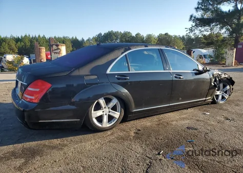 2011 Mercedes-Benz S 550 z USA, uszkodzony, nr VIN WDDNG7BB0BA364110